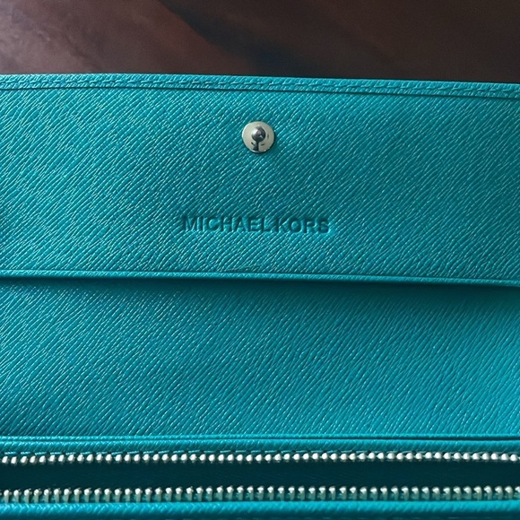 MICHAEL KORS Wallet multi card holder zip change compartment gold hardware - Picture 8 of 14